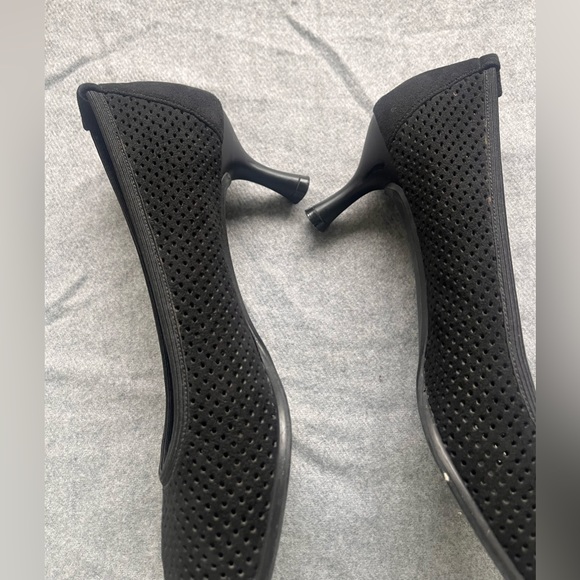 Stuart Weitzman Black Heels 8 - Picture 6 of 9
